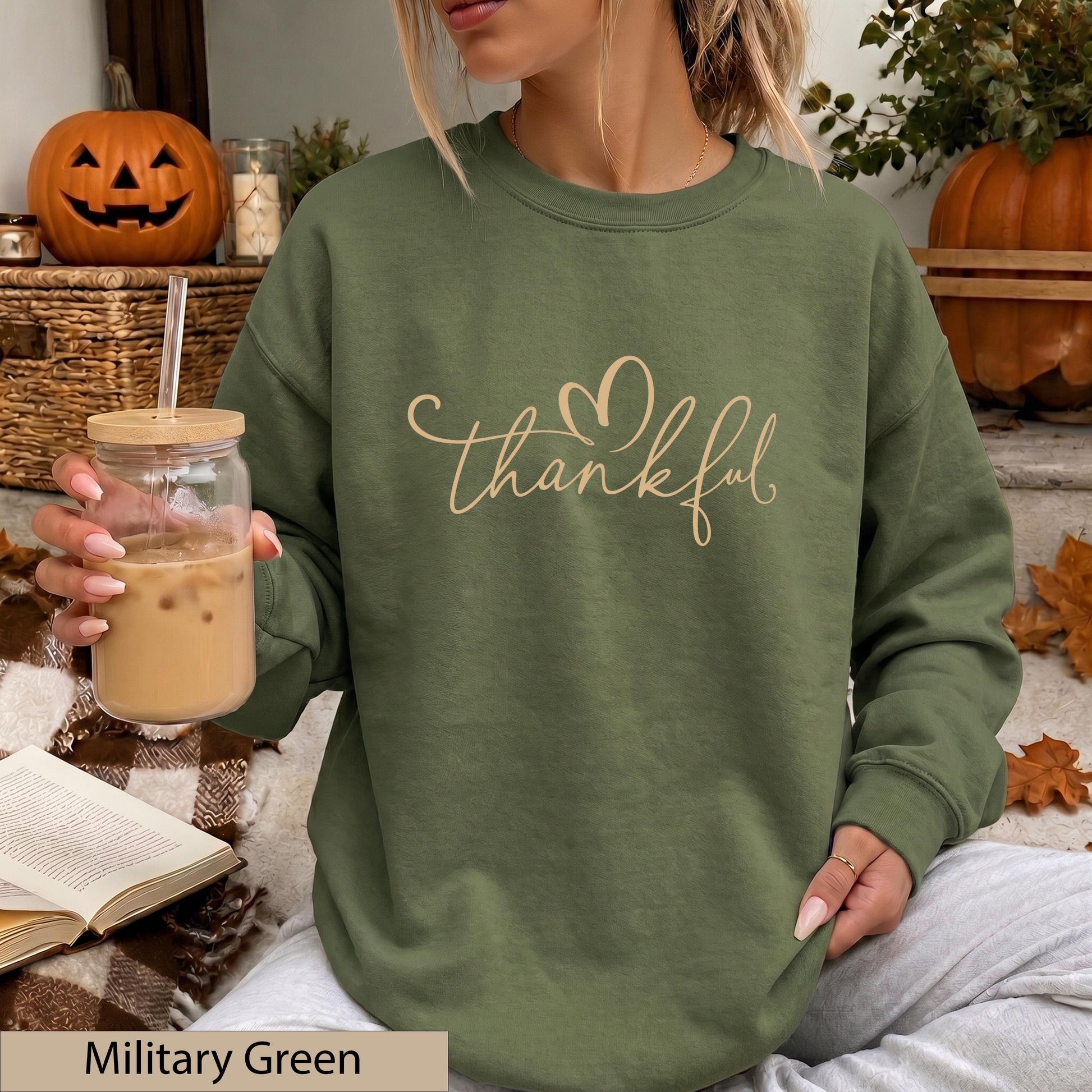 Thankful Heart Script Sweatshirt, Minimalist Fall Sweater, Cozy Autumn Jumper